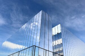 アートメイクのアイライン色補正に最適な時期はいつですか？